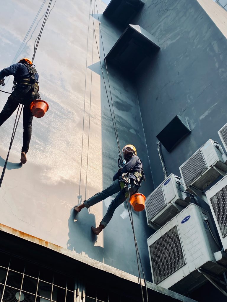 "Proses tambal retak rambut sebelum waterproofing"