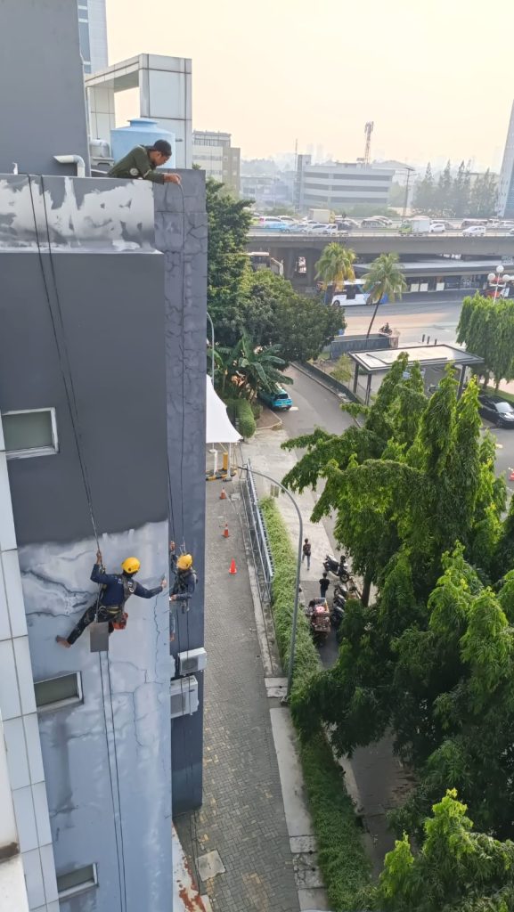"Tim rope access CAT Waterproofing dinding gedung Jabodetabek"
